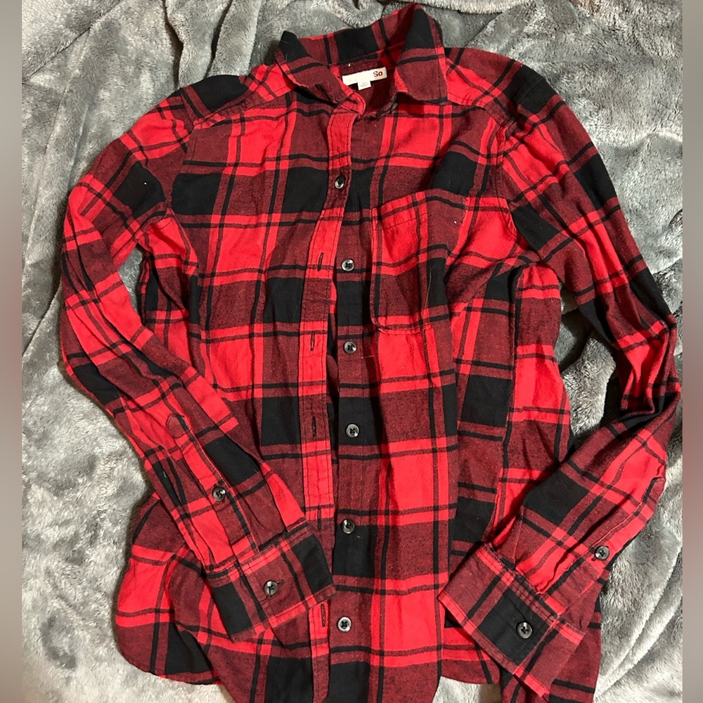 🖤❤️Woman’s XS Red and Black Button Down Flannel❤️🖤